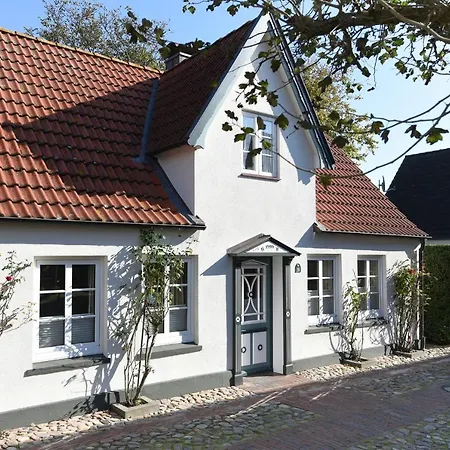 Carl-haeberlin-strasse מלון